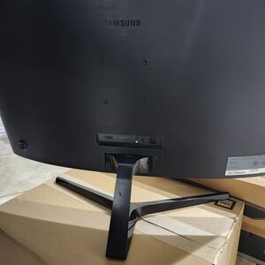 Dell Inspiron 3650 desktop computer with Samsung 27" curved monitor